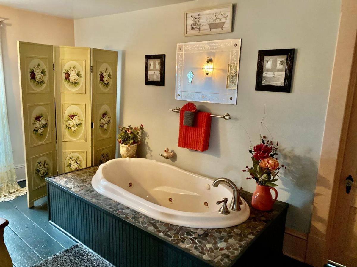 The Bella Ella Bed And Breakfast Канандейгуа Экстерьер фото