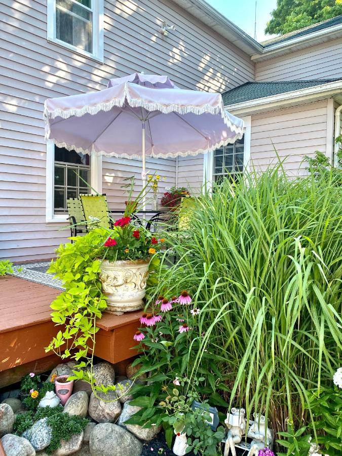 The Bella Ella Bed And Breakfast Канандейгуа Экстерьер фото