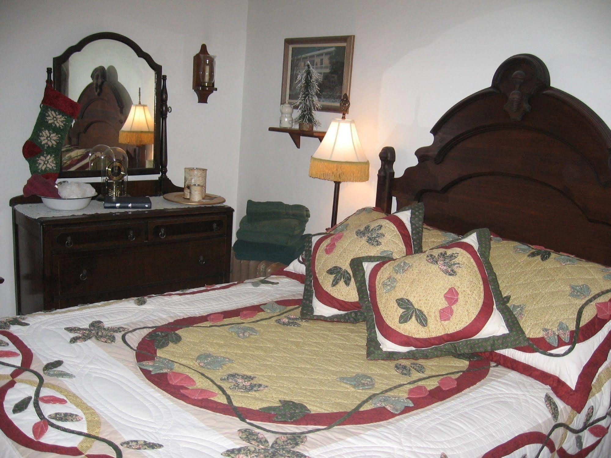 The Bella Ella Bed And Breakfast Канандейгуа Экстерьер фото