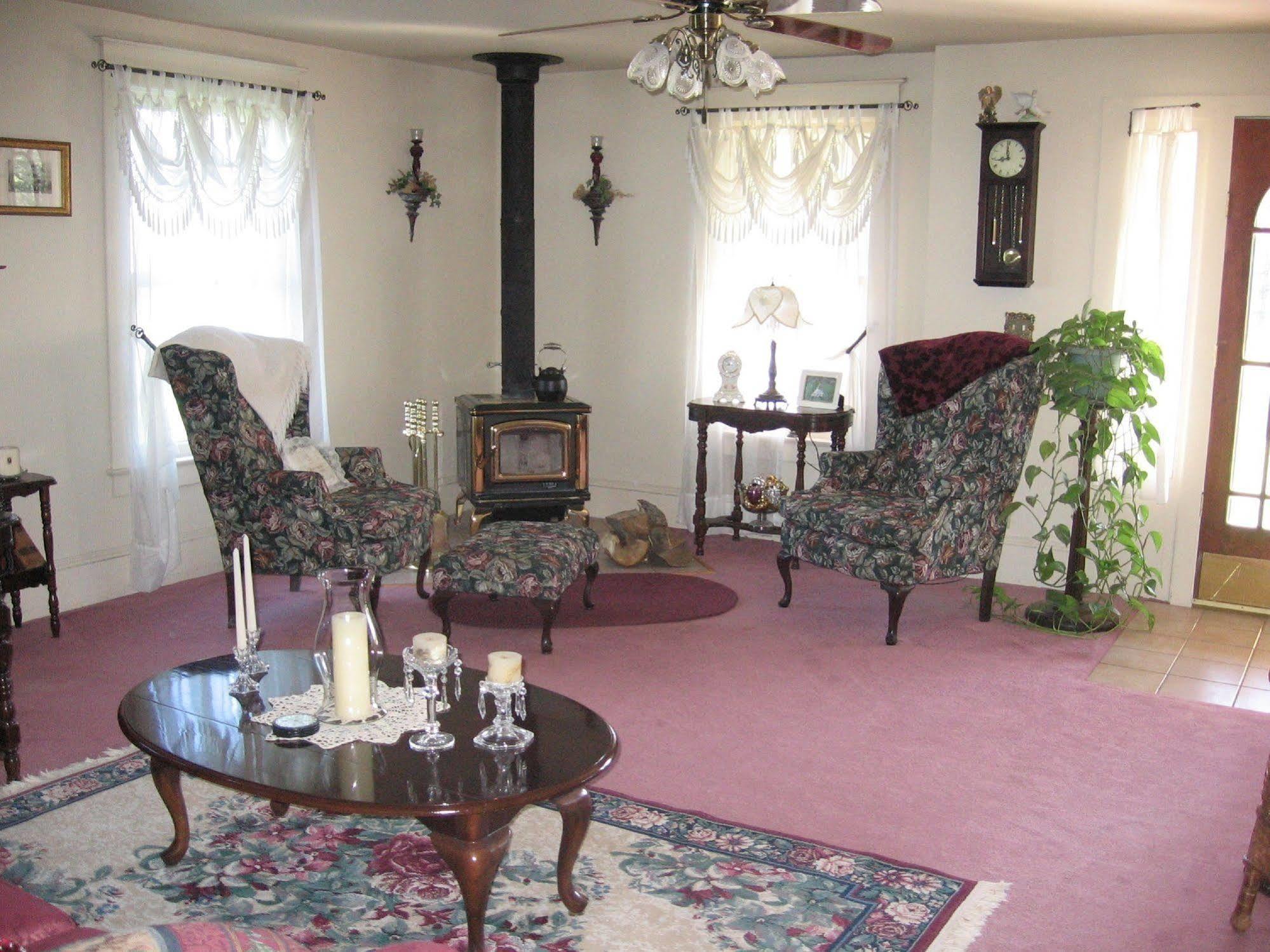 The Bella Ella Bed And Breakfast Канандейгуа Экстерьер фото