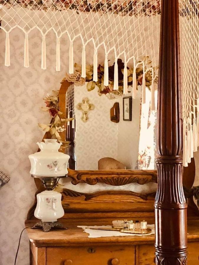 The Bella Ella Bed And Breakfast Канандейгуа Экстерьер фото